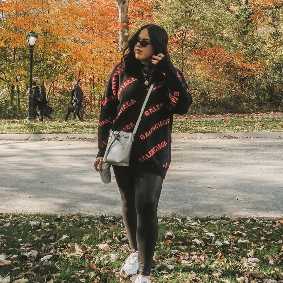 Balenciaga Men’s Navy/Red Logo Knitted Wool Sweater - Picture 6 of 6